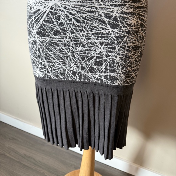 ZAC POSEN Z SPOKE Knit Dress with Pleated Detail - Picture 9 of 14